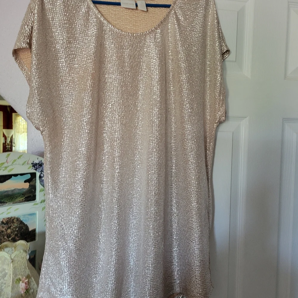 Elegant Gold Women's Top - Picture 3 of 4